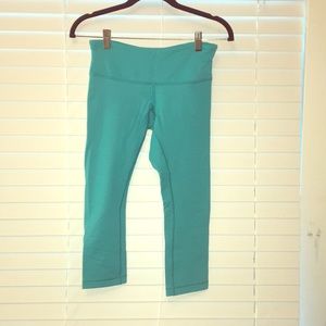 Lululemon cropped yoga pants